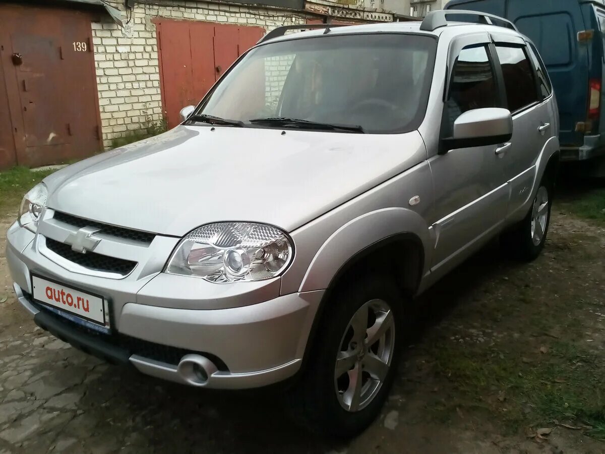 Шнива авито. Шевроле Нива 2013 серебристый. Chevrolet Niva 2013. Нива Шевроле 2013 года Люкс. Нива Шевроле 2012.