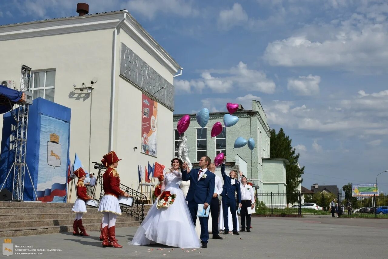 Сайты г шадринск. Дворец культуры город Шадринск. День города Шадринск 2022. День города в Шадринске. Шадринск 2021.