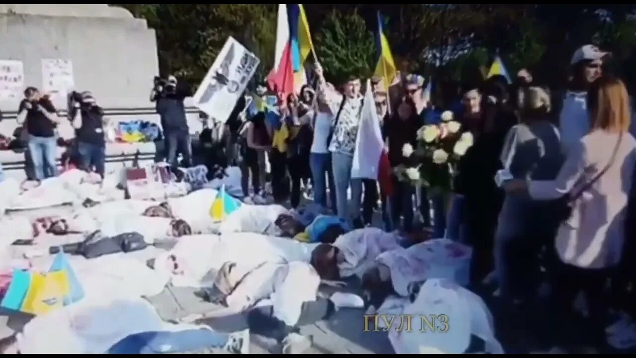 Митинг украинцев в Польше. Митинги украинцев в Европе. Украинцы устроили митинг в Польше. Митинги Хохлов в Европе. Украинцы устроили