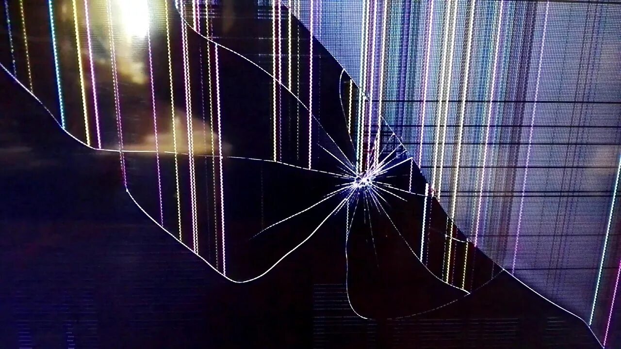 Разбитый экран телевизора. Разбитый икран теливизара. Расбитый икран телевизара. Разбитый монитор. Картинка разбитого экрана на весь экран