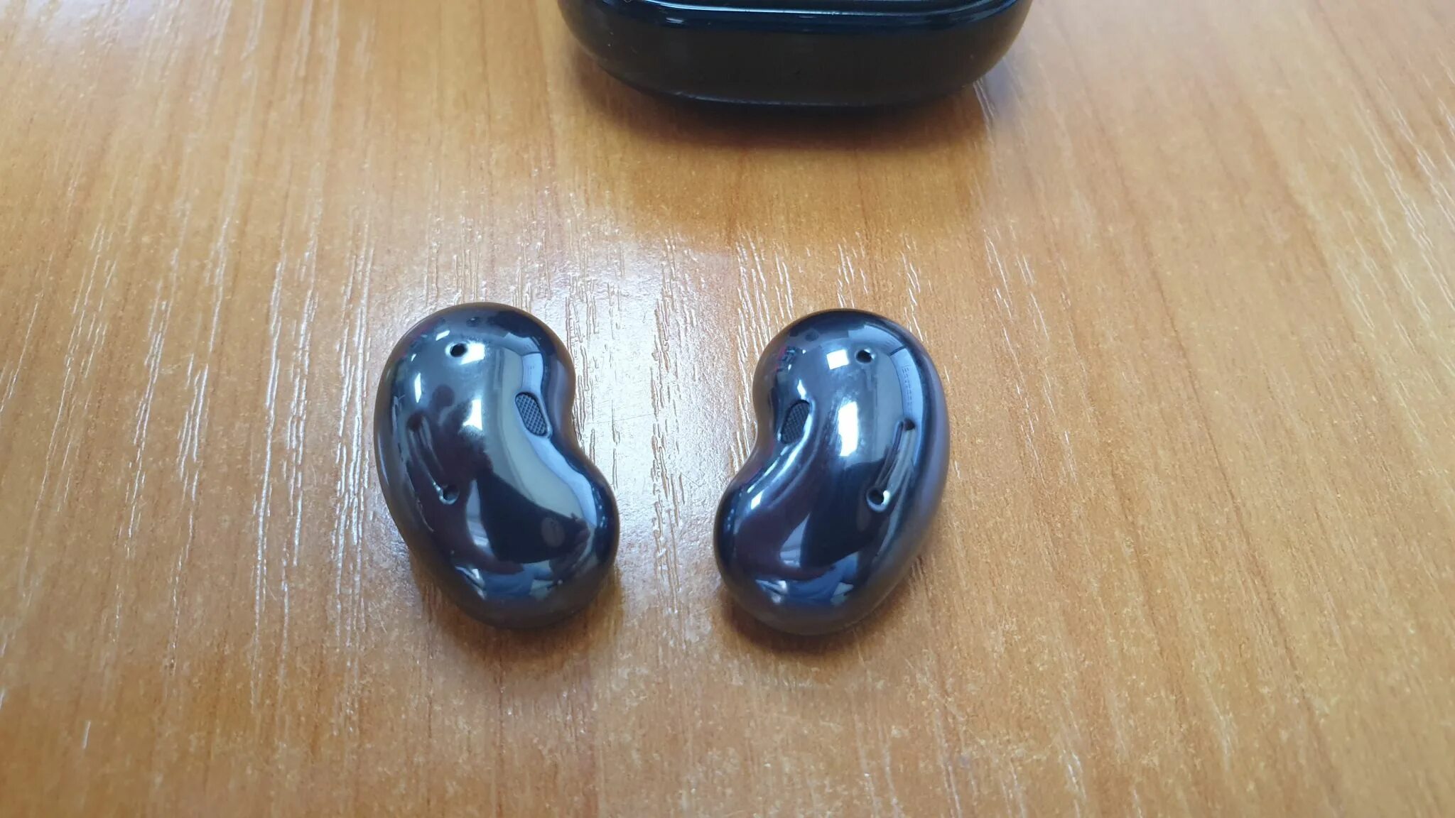 Наушники беспроводные samsung galaxy live. SM-r180 Samsung наушники. Беспроводные наушники Galaxy Buds Live. Беспроводные наушники Samsung Galaxy Buds Live, черный. Samsung Galaxy Buds Live r180.