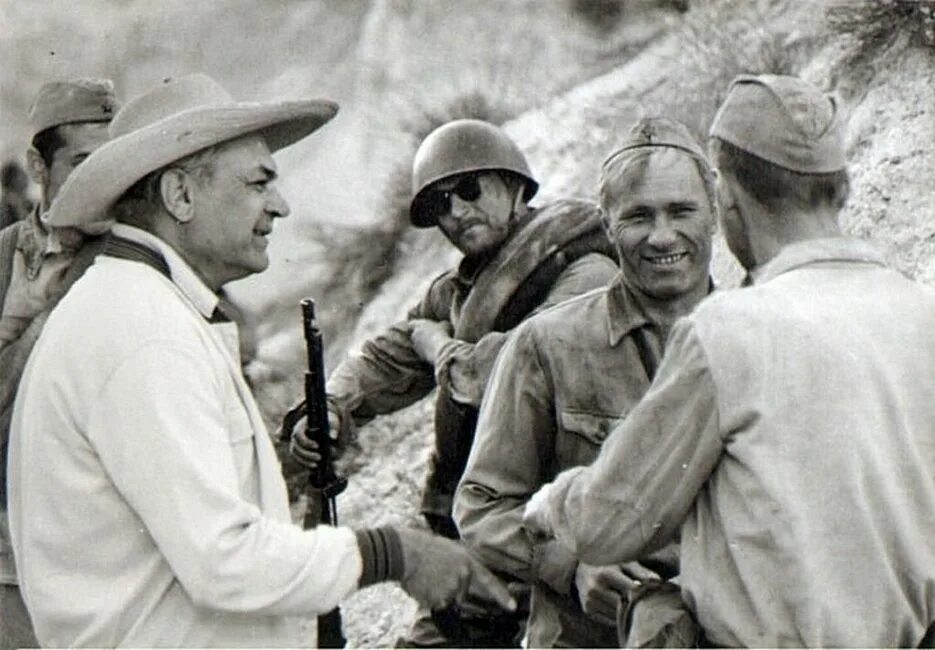 они сражались за родину фильм 1975 съемки. ростоцкий они сражались за родину. сергей бондарчук они сражались за родину съемки. они сражались за родину фильм 1975. сергей бондарчук они сражались за родину.