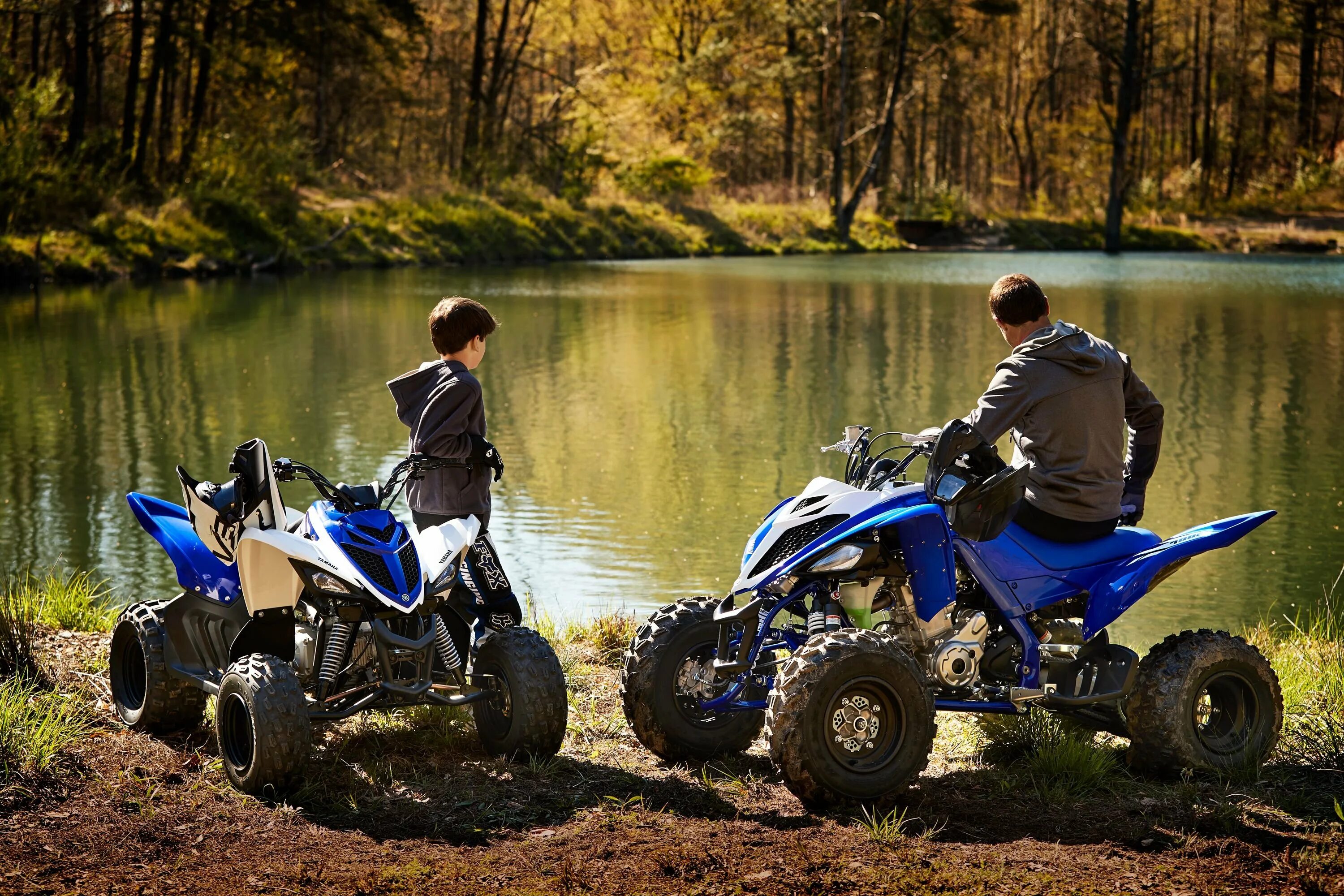 Квадр видео. Brp can-am outlander 6x6 1000. Sportsman touring xp 1000 - pearl white. Brp can-am outlander 6x6. Brp atv для охотника.