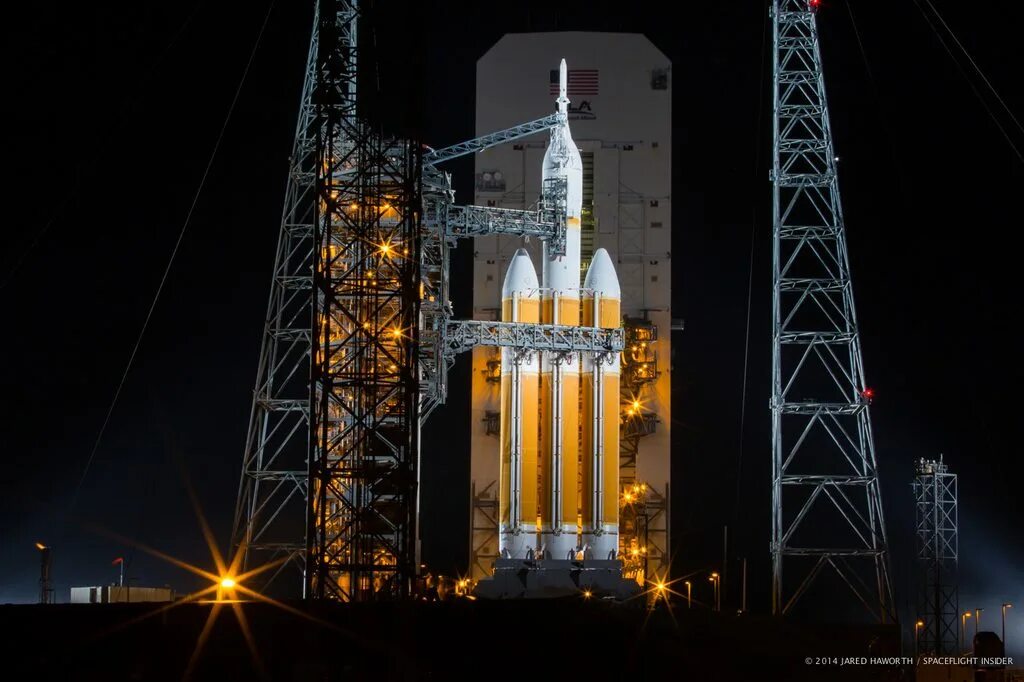 Delta iv heavy. Ракета Delta. Дельта 4 хеви Ореон. Протон башня обслуживания кран.