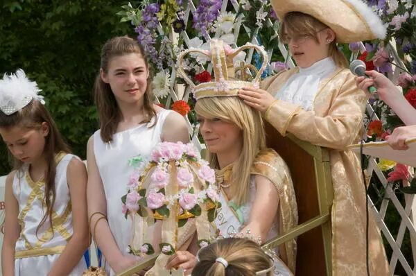 Belle epoque эпоха. Fashion съемки чаепитие в саду. Королева выходного дня. Королева выходного дня. Новогоднее представление в филармонии краснодар.