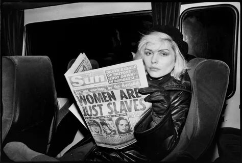 Debbie Harry on a train, late '70s Редкие Фотографии, Винтажные Фото, ...