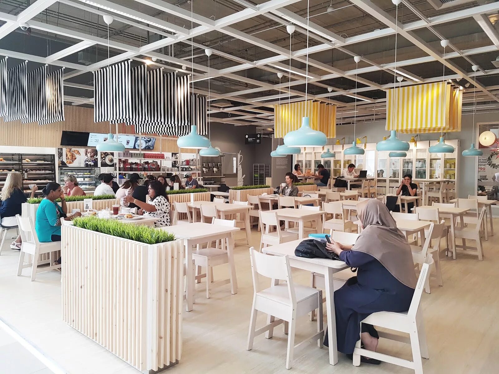 Икеа внутри. Икеа фудкорт. ikea дыбенко кафе. иека кафе дыбенко. икеа дыбенко ресторан.