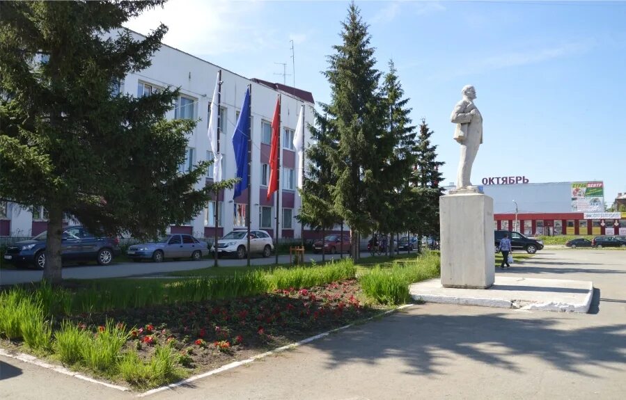 Красноуфимск площадь города. Свято-троицкий собор красноуфимск. Памятники города красноуфимска. Администрация города красноуфимск. Вокзал красноуфимск.