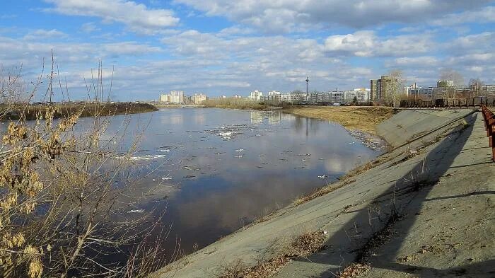 Дамба Тюмень. Дамба Лесобаза Тюмень. Река на Лесобазе. Берегоукрепление Тюмень.