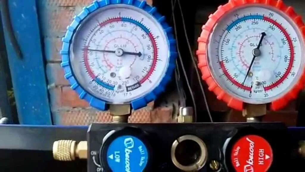 Ошибка давление хладагента. Давление фреона в автокондиционере r134a. заправка автокондиционера по давлению r134a. давление в кондиционере автомобиля. • замер давления в системе кондиционирования.