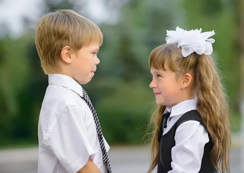 Женственные мальчики в женском. Ольга ваулина художник. П девушки п мальчика. Дети хулиганы. П девушки п мальчика.