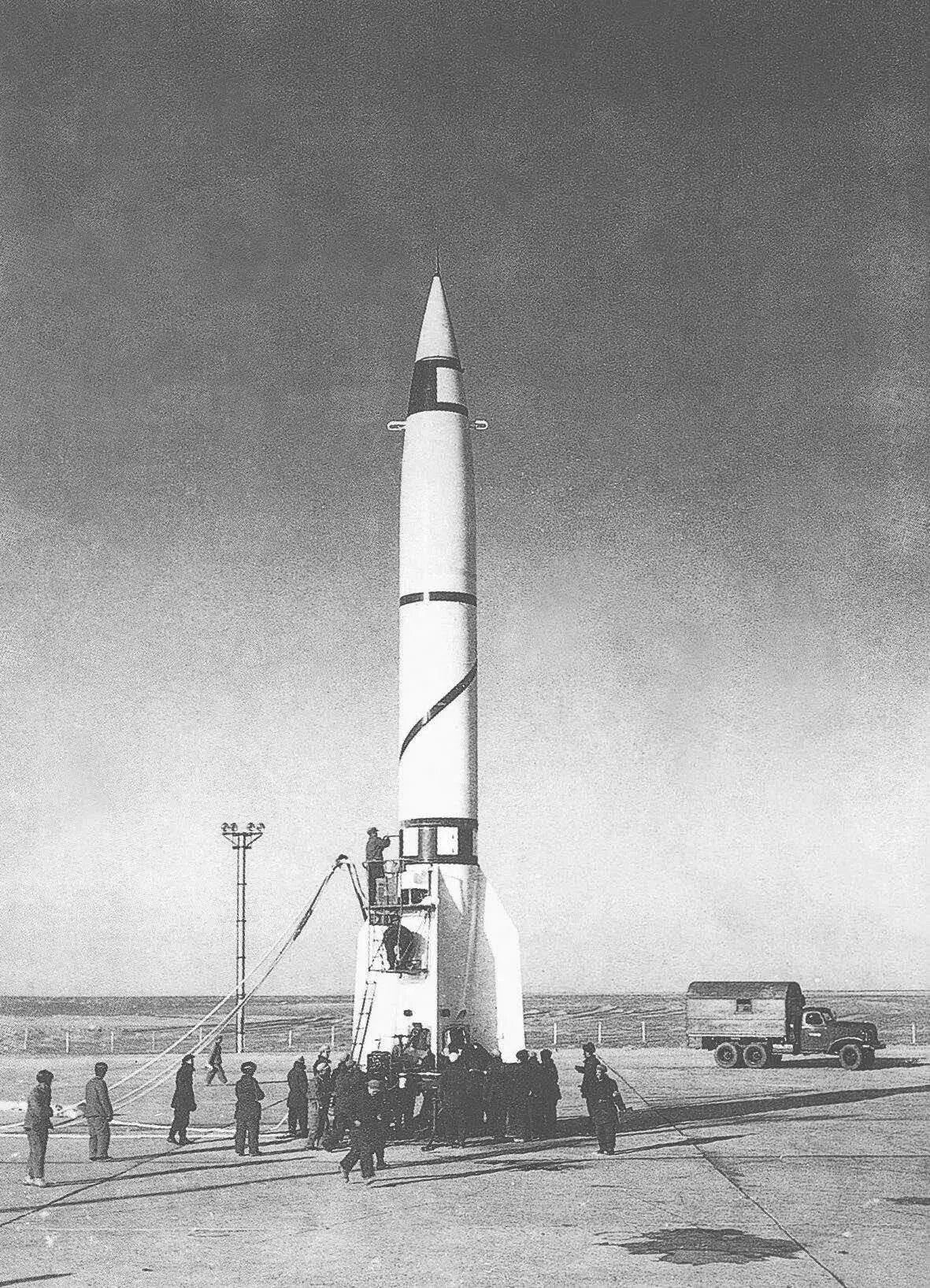 Первая космическая ракета ссср. Советской баллистической ракеты-носителя.. Ракета р-2 Королев. Ракета р-7. Р-2 баллистическая ракета.