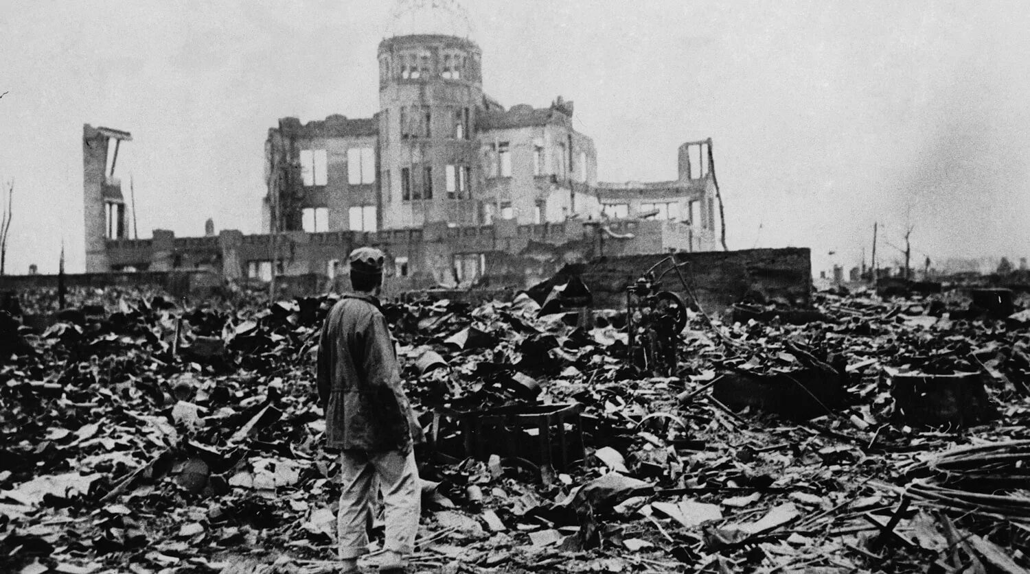 6 августа хиросима. Хиросима и Нагасаки атомная бомбардировка. Хиросима и Нагасаки 1945 люди. Бомбардировка Нагасаки 9 августа 1945 года.