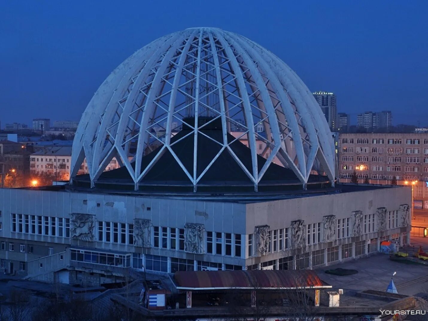 Екатеринбургский государственный цирк им. в. и. Филатова. Купол цирка Екатеринбург. Достопримечательности Екатеринбурга цирк. Екатеринбургский цирк имени Филатова. Level екатеринбург