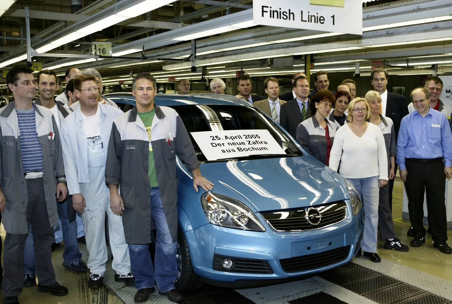 Купить опель в германии. Завод Опель в Гессене. Opel завод в Германии. Завод в Германии Опель Зафира в.