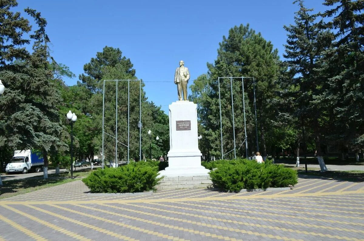 Памятник Ленину в Минеральных Водах. Мин воды памятник Ленину. Памятники в Минеральных Водах. Город Минеральные воды Ставропольский край. Куйбышев ставропольский край