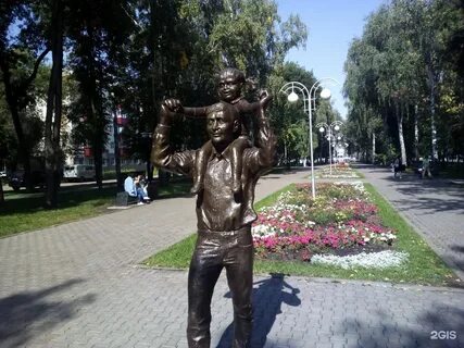 В каком городе памятник отцу