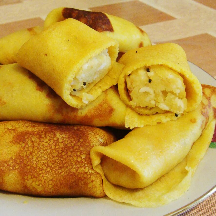 Блинчики с картошкой рецепт. Блинчики с картошкой и луком. Блинчики с картошкой рецепт. Картофельные блинчики с начинкой. Блины из картошки.