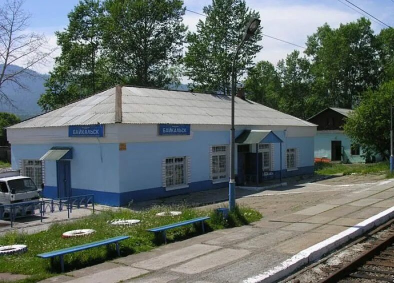 Станция байкальск. Железнодорожный вокзал байкальск. станция байкальск пассажирский. станция солзан.