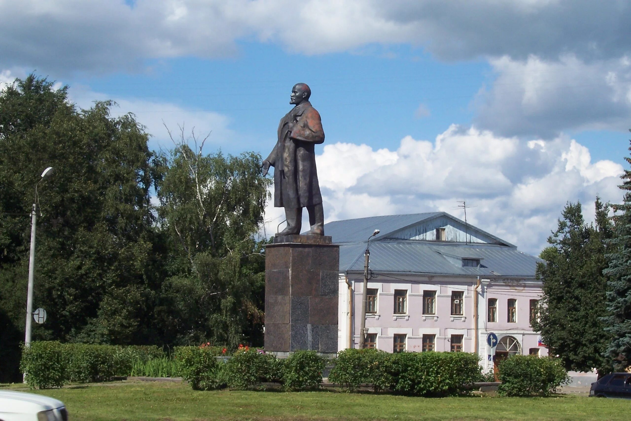 Г александров социальная. Памятник Ленину в Александрове Владимирской области. Памятники города Александрова Владимирской области. Памятник Ленину Александров. Город Александров Владимирская область площадь.