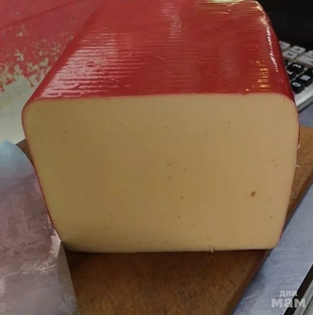Сколько стоит кг сыра российского. Сыр голландский. Сыр голландский 1кг. Срез сыра голландского. Сыр голландский брикет.