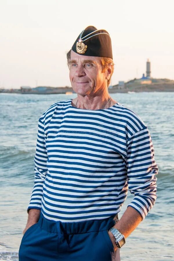 Тельняшка деда. Дети в тельняшках. Веселые старики. Морская форма с тельняшкой. Старый моряк в тельняшке.