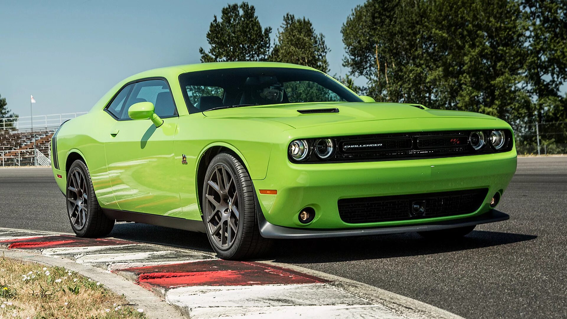 Новый челленджер. Dodge Challenger 2015. Dodge dodge Challenger 2015. Челленджер dodge Challenger. 2015 Dodge Challenger r/t.