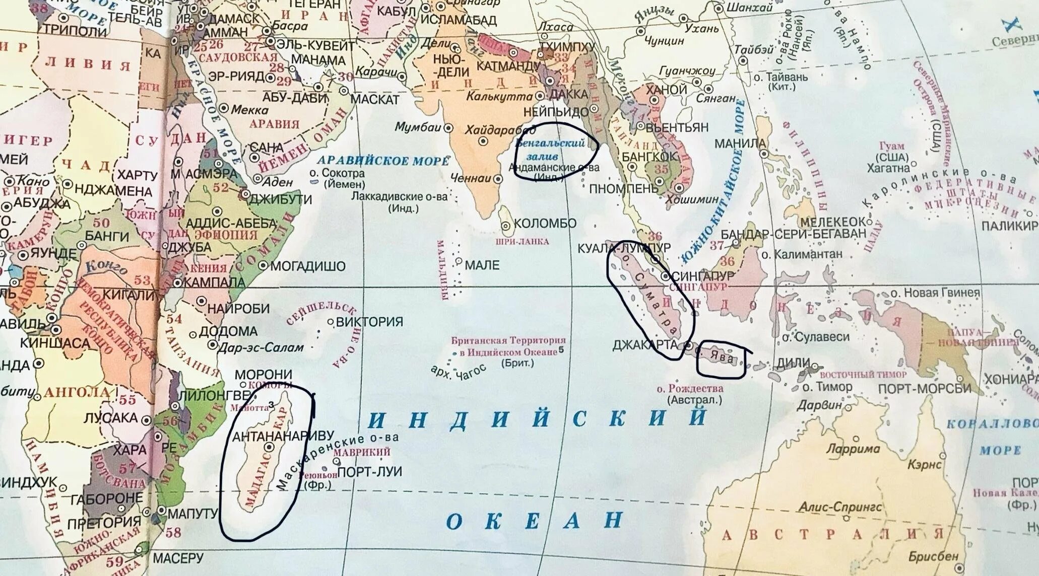 Бенгальский в индийском океане. Индийский океан на карте. Острова индийского океана на карте. Мадагаскар расположение. Остров Мадагаскар на карте.