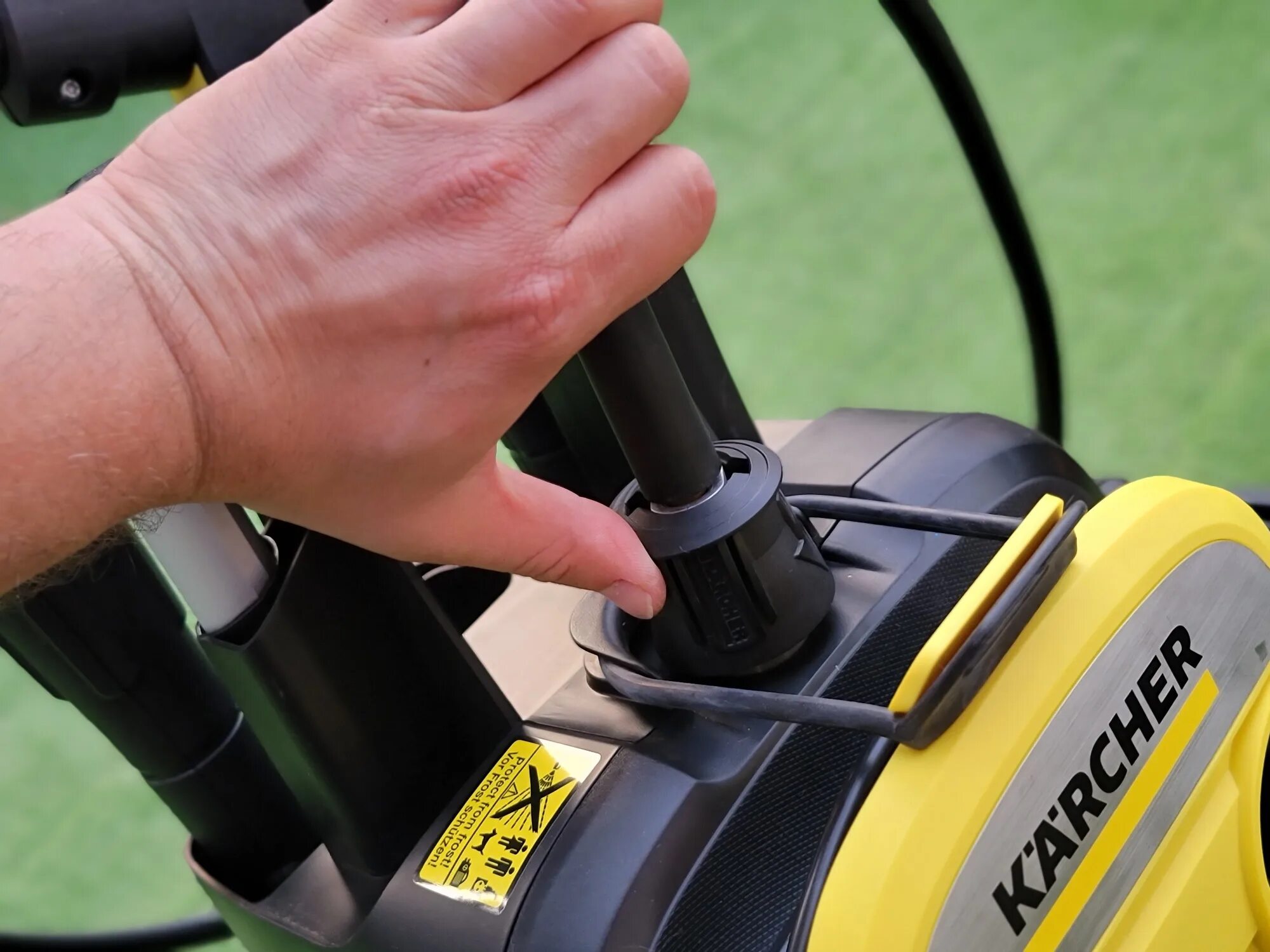 Подключение керхера. Мойка Karcher k 5 Compact. Karcher k5 Compact 2018. Шланг Karcher k5 Compact. Karcher k5 Compact лента.