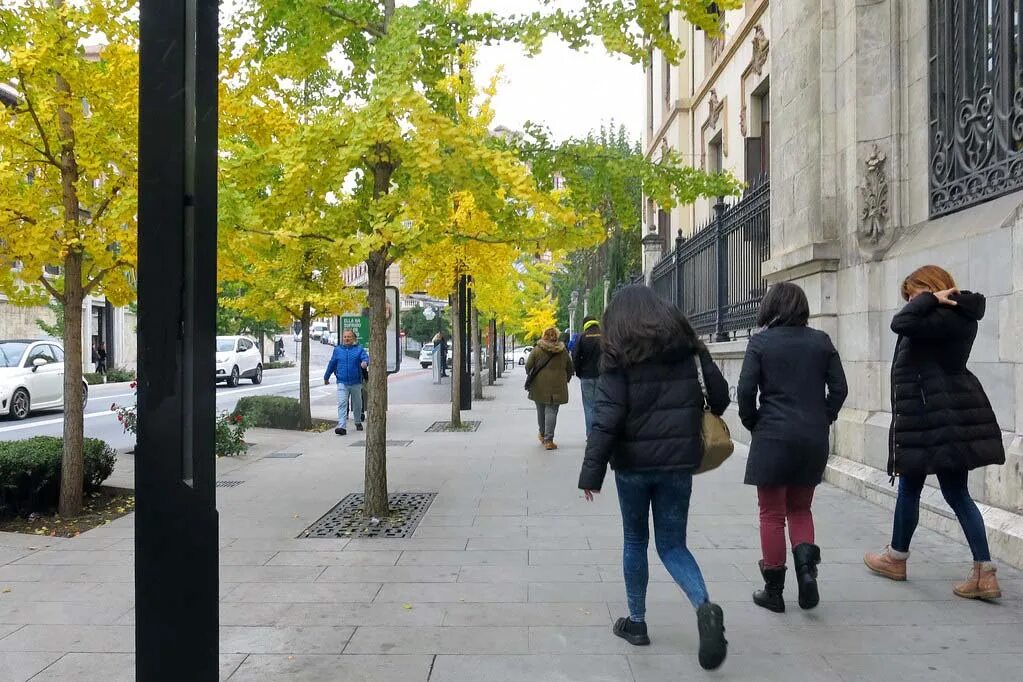 Погода испания на 14. Испания климат зимой. Осень в Испании фото с людьми. Температура в Испании зимой. Сейчас ц ветер в Испании.