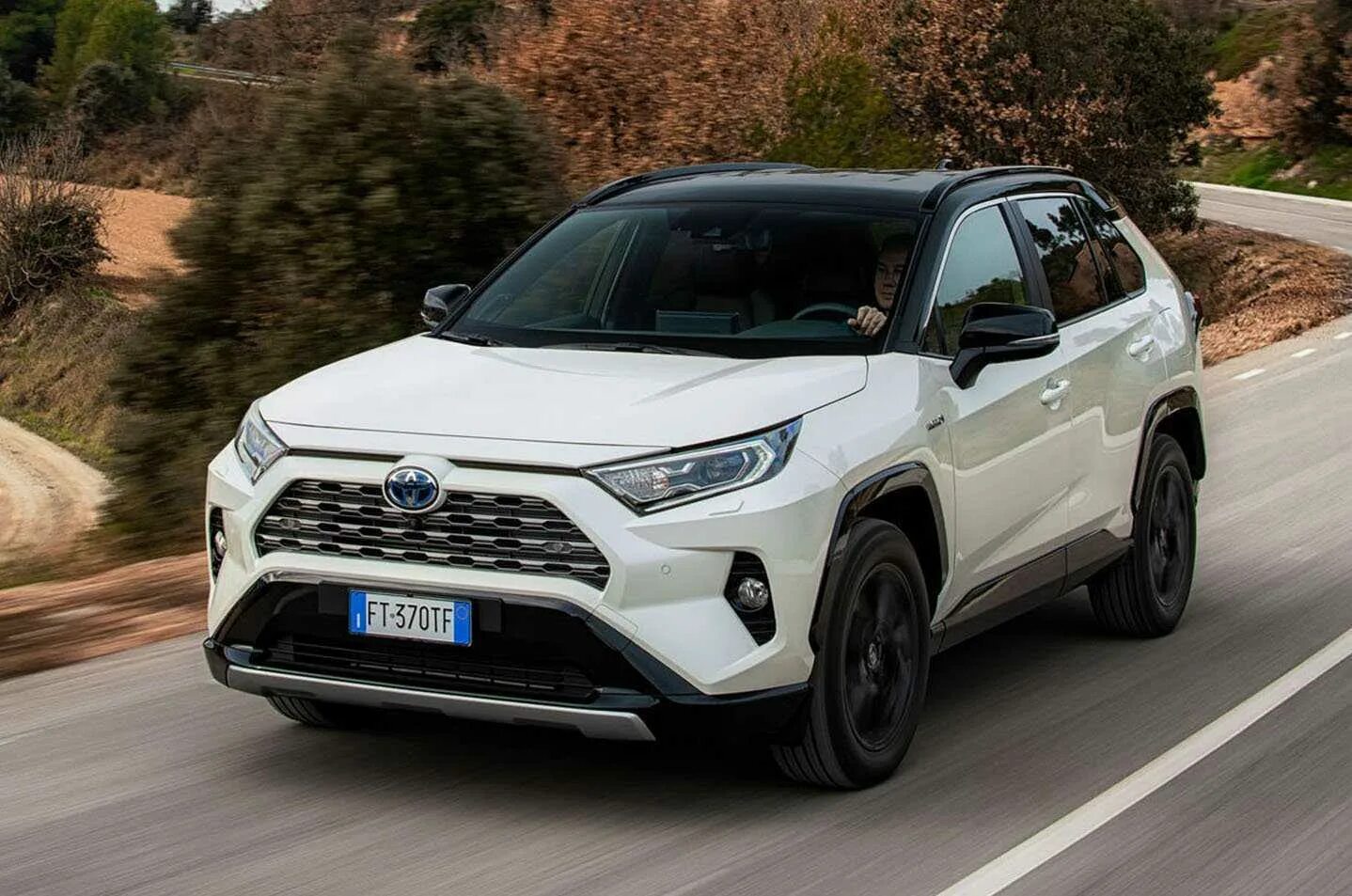 Новый рав в россии. Тойота рав 4 2019. Тойота рав 4 новая. Toyota rav4 2019 Hybrid. Toyota rav4 2020.