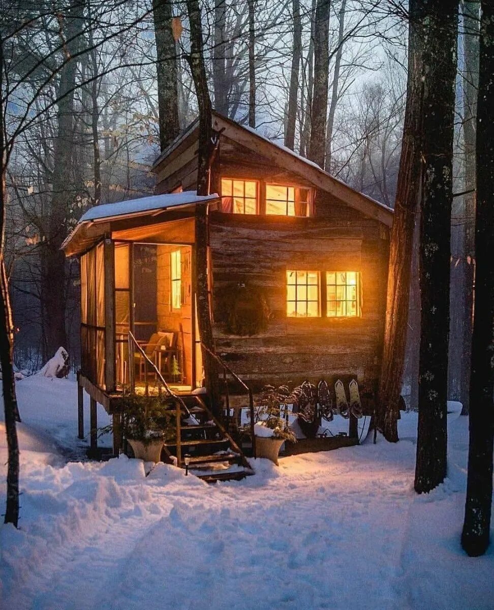 "Лесная Хижина Подмосковье". Зимний домик. Деревянный домик в лесу. Дачный домик зимой. Домик в лесу для двоих