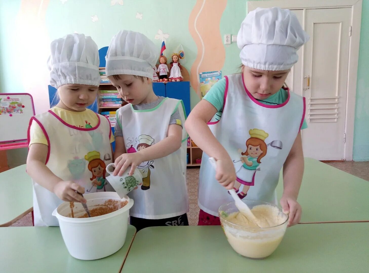 дети в садике видео. дети в детском саду. детские сады в ташкенте. воспитательница в детском саду. детский шумовой оркестр.