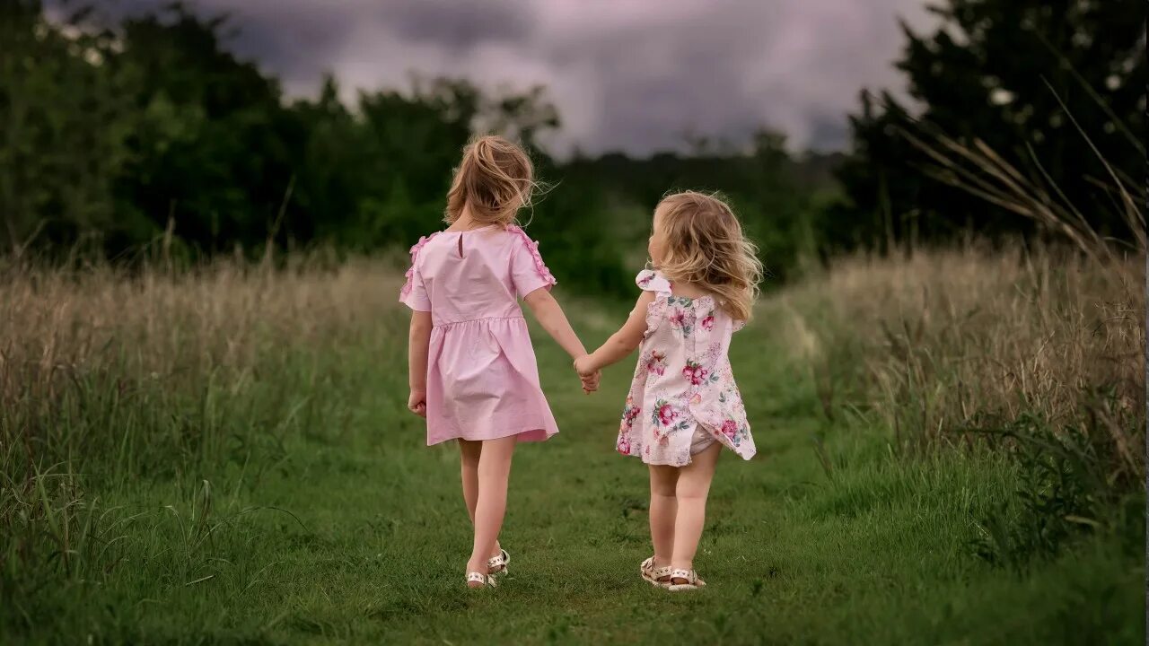 A lot of girls here are. Слип сестрички. Доморощенная Литтл герлз. Two daughters группа. Two little слив.