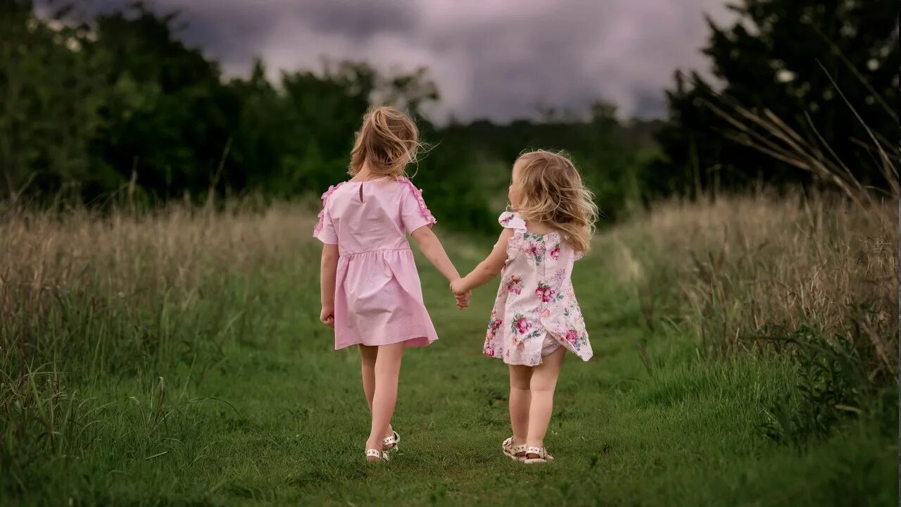 Доморощенная Литтл герлз. Слип сестрички. Two daughters группа.