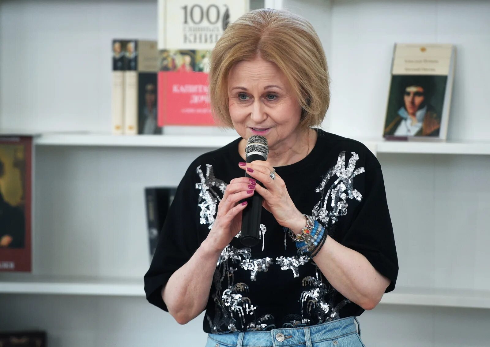 Донцова. Дарья донцова. писательница дарья донцова. дарья аркадьевна донцова. дарья донцова фото.
