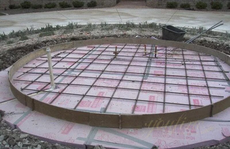 Бетонный круг. Заливка бетона круглой формы. Опалубка для фонтана. Круглая бетонная площадка. Круг для заливки бетона.