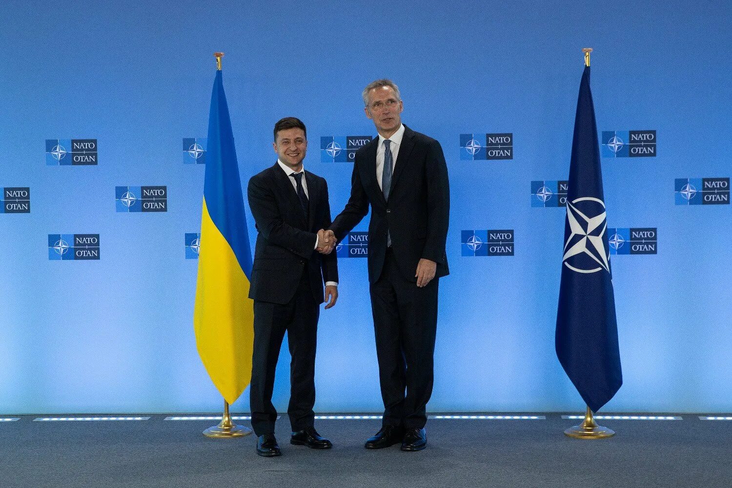 Eu não. НАТО на Украине 2022. Йенс Столтенберг с Зеленским.