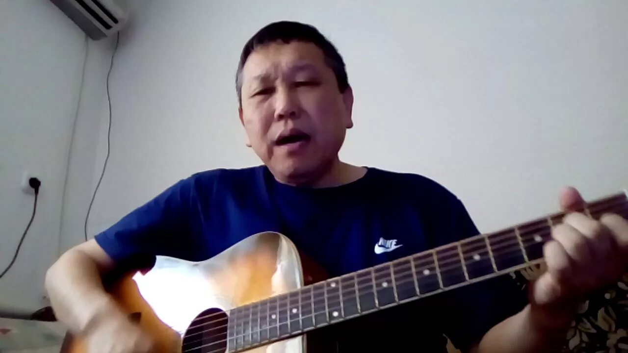 Песня цыган журавля. Далеко журавли улетели аккорды. Цыган красиво поет. Журавли песня цыган. Далеко-далеко журавли улетели под гитару.