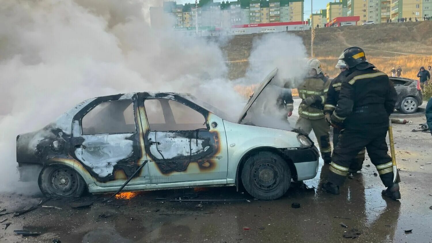 Два взрыва волгоград. Волгоград сгорела машина. в волгограде взорвалась машина.