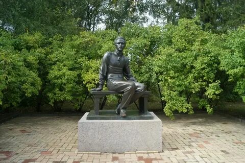 Где установлен памятник лермонтову