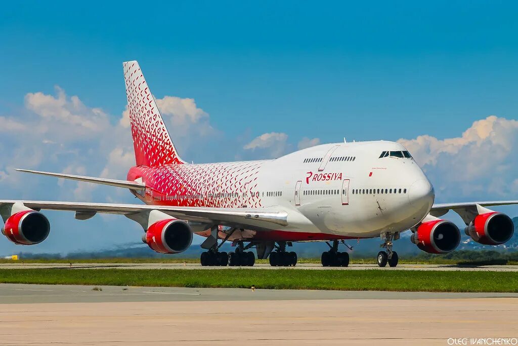 Самолет авиакомпании Россия Боинг 747. Авиакомпания Библио Глобус. А320 ГТК Россия. Авиакомпания Библио Глобус самолеты.