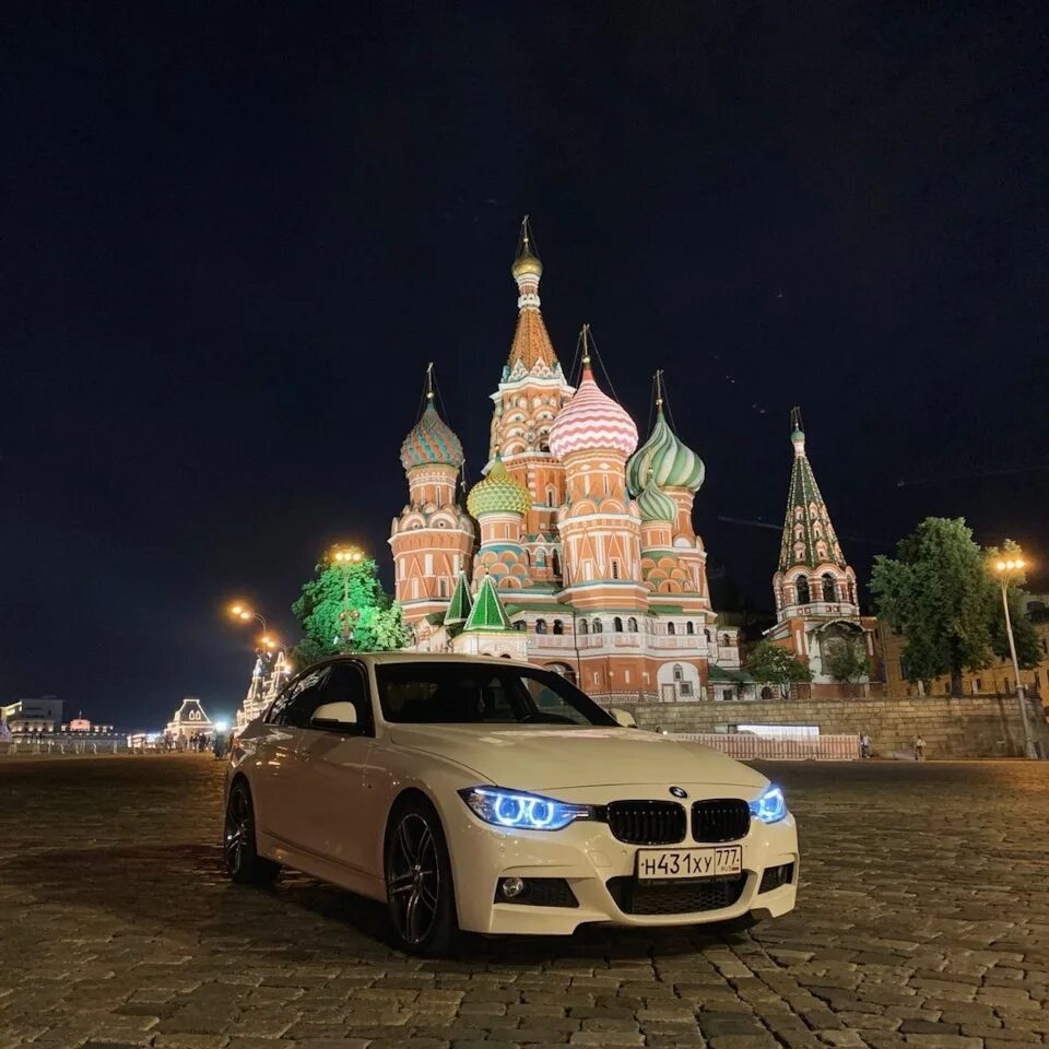 Купить сильно москве. BMW m5 Москва. БМВ м5 Москва. БМВ м5 Москва Сити. БМВ м5 белая.