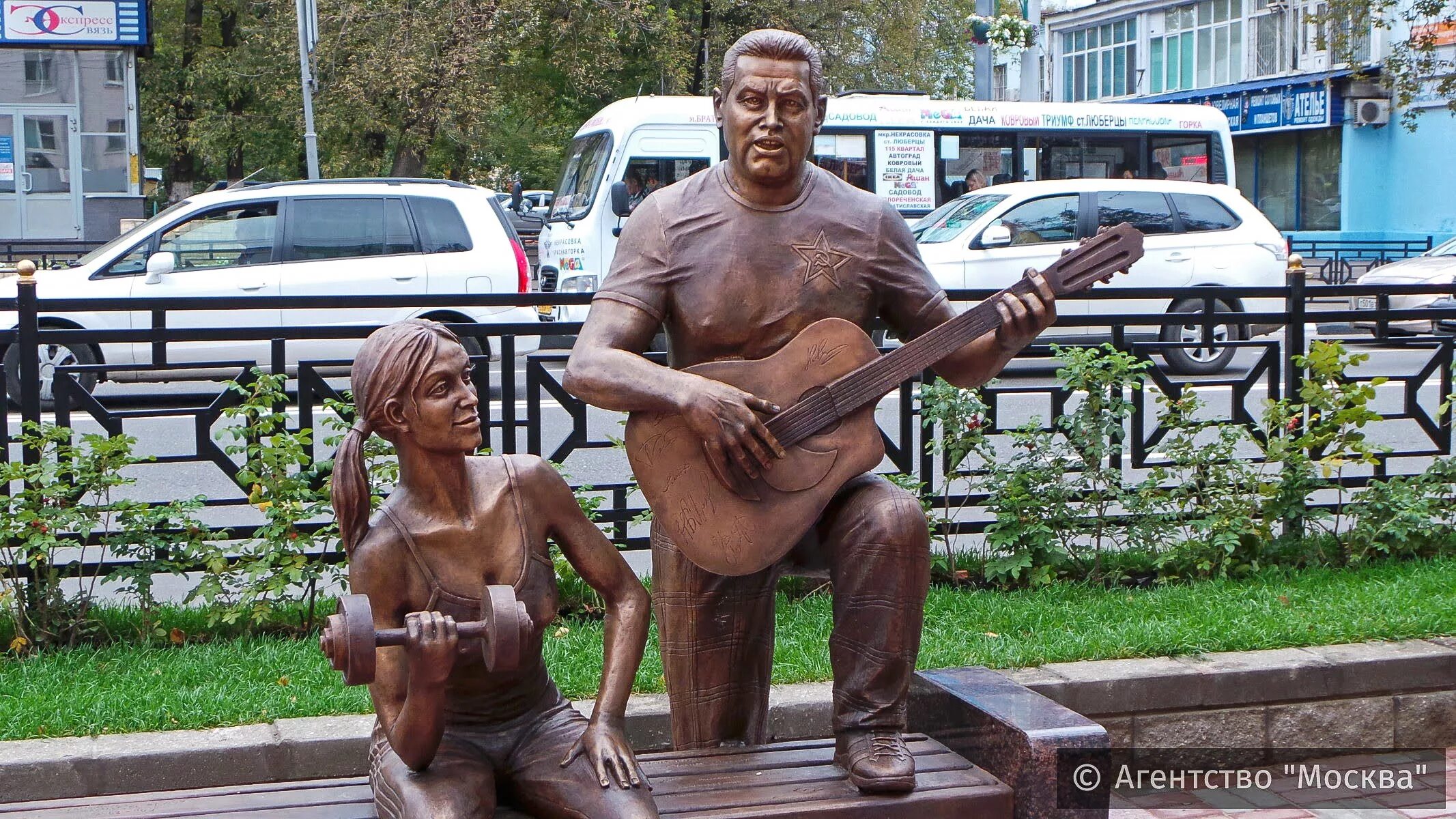 Памятник николаю расторгуеву в люберцах. Памятник любэ в люберцах. Дуся агрегат памятник в люберцах. Дуся агрегат памятник в люберцах. Дуся агрегат любэ.