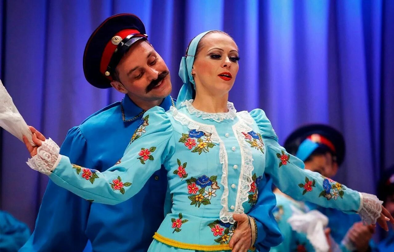 Ансамбль донских Казаков им Квасова. Ансамбль Квасова Донские казаки. Казак ансамбль Квасова. Ансамбль донских Казаков им Квасова оркестр
