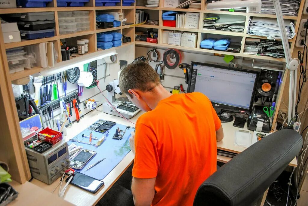 Аппаратная диагностика пк. Мастер по ремонту ноутбуков. Ремонт сервис 1. Ремонт сервис 1. Сервисный центр по ремонту электроники герц.