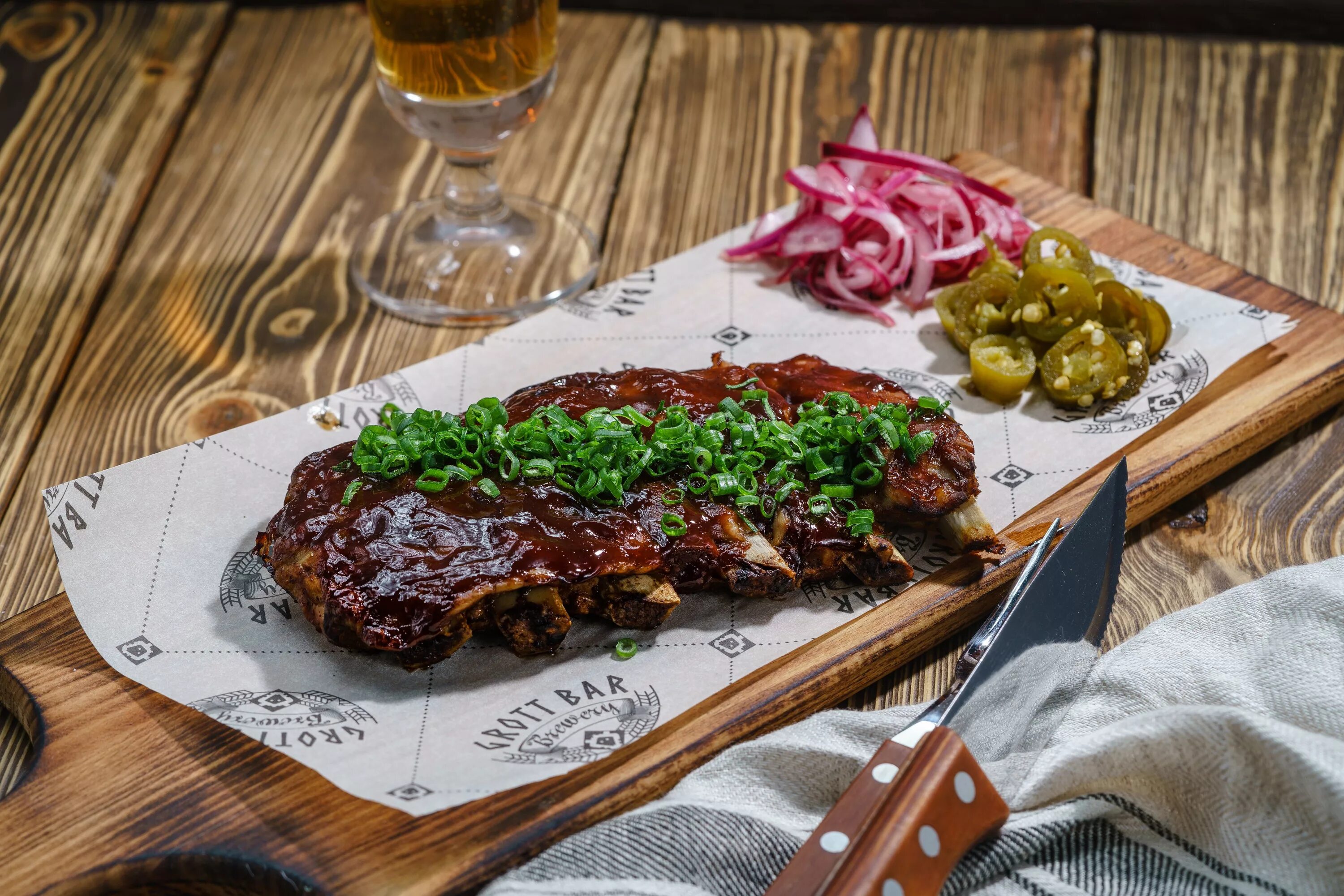 свиные ребрышки с соусом барбекю. свинина в брусничном соусе. ребра в брусничном соусе фото. ребрышки "по-американски" промагро. ребрышки в маринаде.