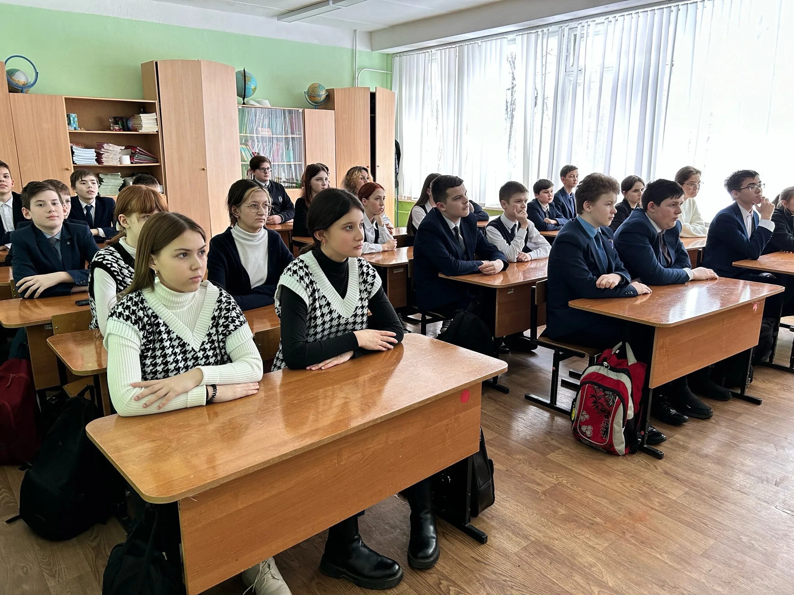 кинолекторий в школе. школа 27. школа 1400 на говорова. кинолекторий в школе. школа n2.