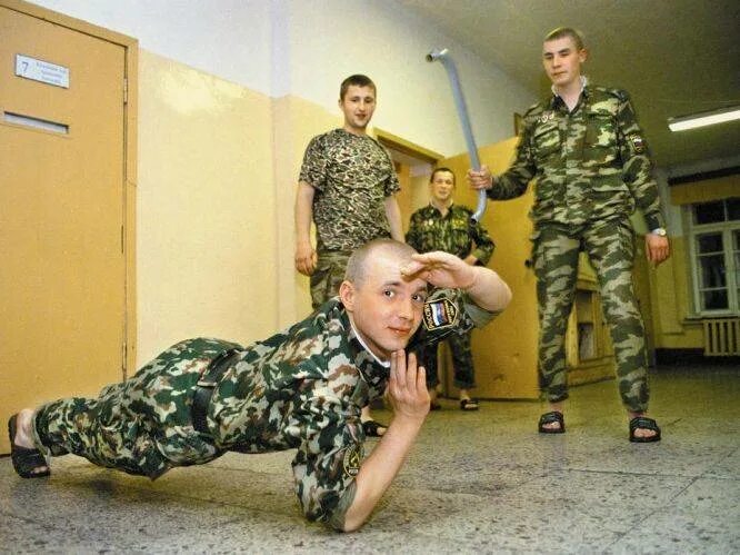 Дедовщина в армии России. Солдаты в армии. Сколько раньше служили