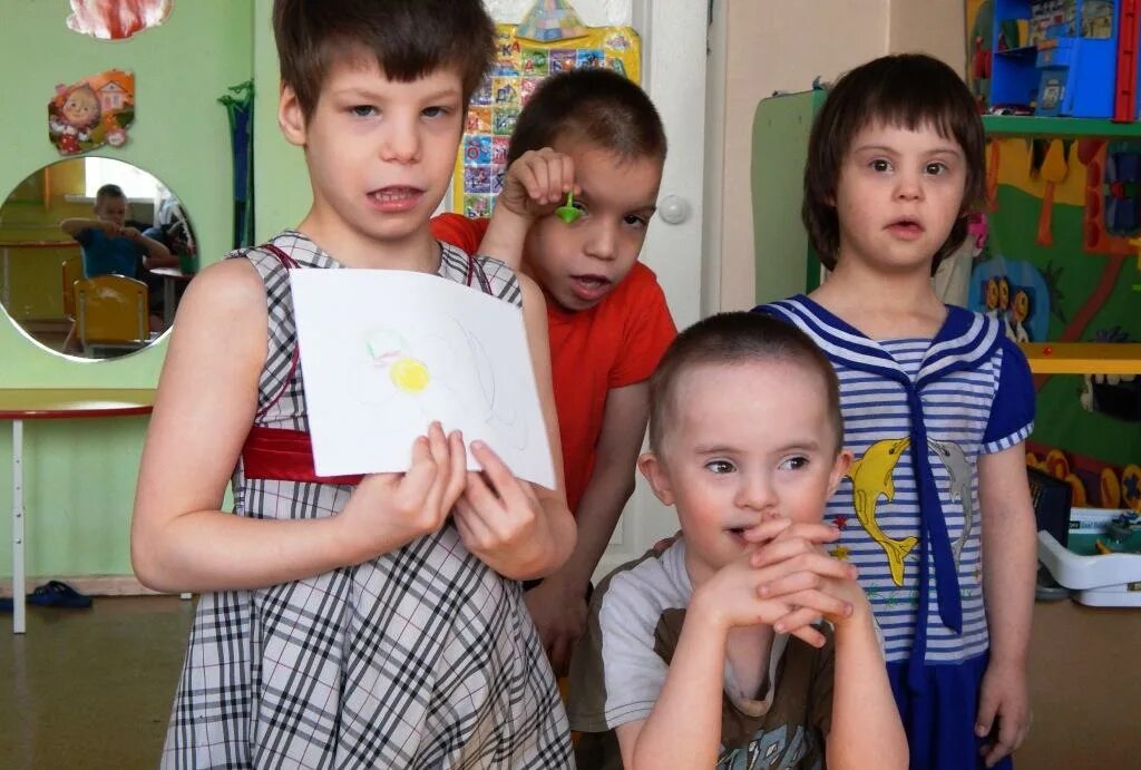 Умственно отсталых детей дошкольного возраста. Умственно отсталые дети. умственно отсталые дошкольники. дети с умтсвенной отсталость.. малыши с умственной отсталостью.
